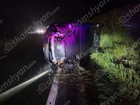 Երևան-Իջևան ավտոճանապարհին 18-ամյա վարորդը «GEELY» էլեկտրոմոբիլով բախվել է հողաթմբերին