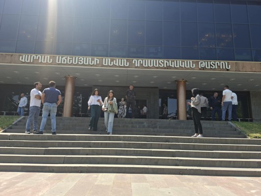 Շիրակի մարզի պետական աշխատողները աշխատանքային ժամին մասնակցում են «Կրթվելը ներաձև է» շարժմանը