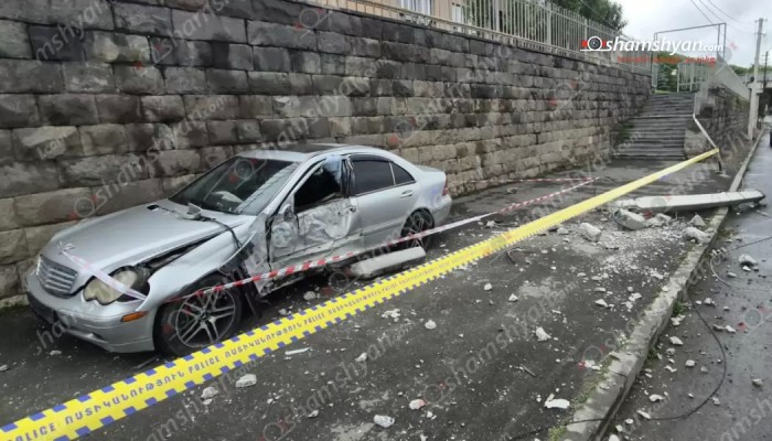 Վանաձորում «Mercedes»-ը բախվել է բետոնե էլեկտրասյանն ու կոտրել. 2 պայմանագրային զինծառայող հոսպիտալացվել է. shamshyan.com
