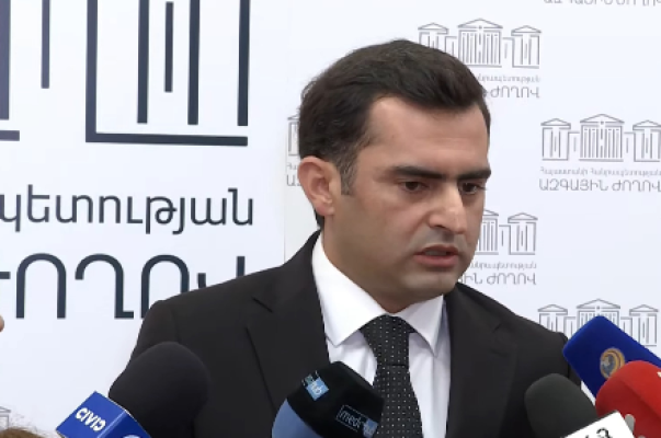 Գնացել, միջամտել եմ, որպեսզի հանդարտեցնեմ. Հակոբ Արշակյանը՝ ԱԺ քաշքշուկի մասին