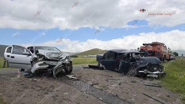 Ծաղկահովիտ գյուղում բախվել են «Opel»-ն ու «ՎԱԶ 2107»-ը. կա 1 զոհ, 4 վիրավոր. shamshyan.com