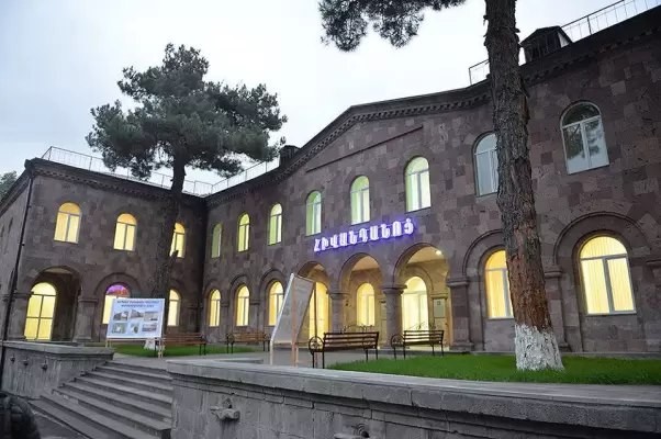 Բազալտե եզրաքարը ընկել է 7-ամյա տղայի վրա․ բժիշկներին չի հաջողվել փրկել նրա կյանքը