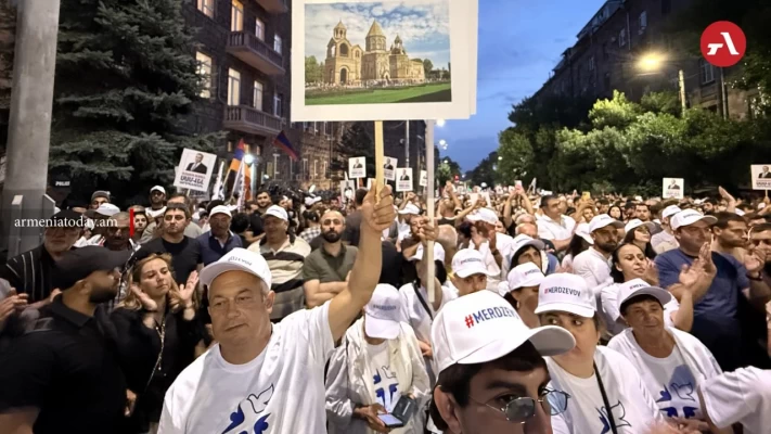 15 րոպեում 15 հազար գլխարկ են «սպառել»․ Հրապարակ