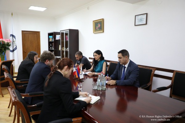 Անահիտ Մանասյանն ընդունել է ՀՀ-ում Ֆրանսիայի դեսպան Օլիվյե Դըկոտինյիին