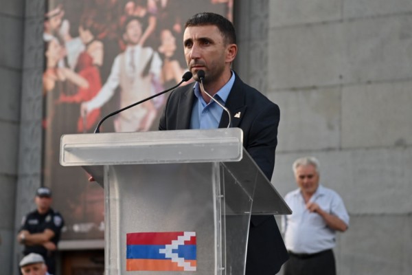 Հայտարարում եմ նստացույց, միասին մնում ենք այստեղ, մինչև կառավարությունը կսկսի լուծել մեր խնդիրները․ Արտակ Մկրտչյան