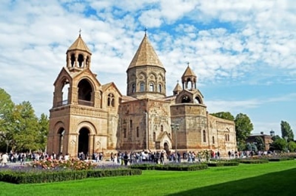Ուժային կառույցների աշխատակիցները ազատման դիմումներ են գրում, որ չմասնակցեն Վեհարանի գրոհին