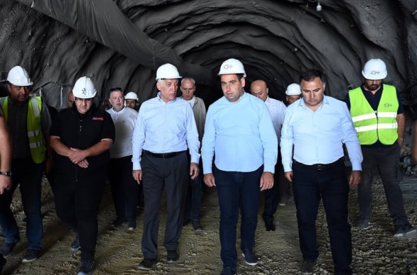 Վահագն Խաչատուրյանն այցելել է Հյուսիս-հարավ ճանապարհային ծրագրի շրջանակում կառուցվող թունել