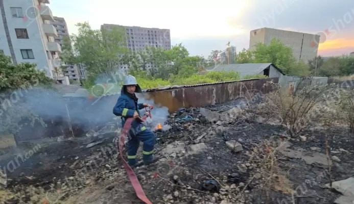 Սրտաբանական հիվանդանոցի հարևանությամբ գտնվող խոտածածկ տարածքում հրդեհ է բռնկվել. հրշեջները կանխել են տարածումը