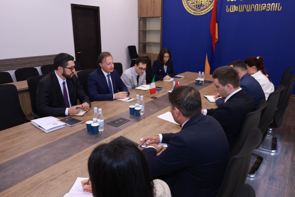 Իտալիայի դեսպանի հետ քննարկվել են օդային և ցամաքային տրանսպորտային ենթակառուցվածքներին վերաբերող հարցեր
