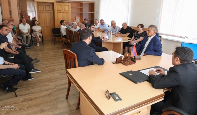 Ռոմանոս Պետրոսյանը ՀԷՑ-ի «Դեբեդ» մասնաճյուղի աշխատակազմին է ներկայացրել նորանշանակ տնօրենին