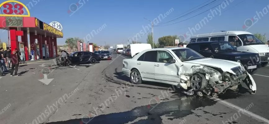 Երևան-Արմավիր ավտոճանապարհին բախվել են «Mercedes»-ը և «Toyota Camry»-ն
