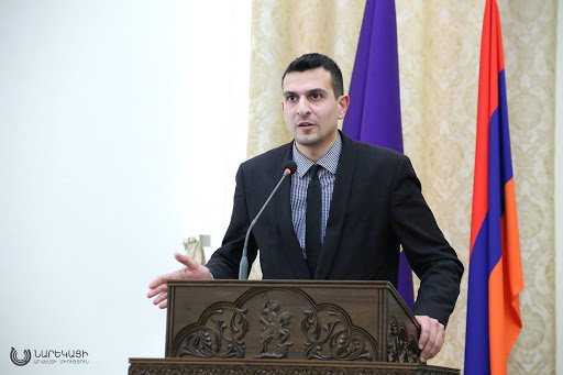 Տանուլ տալ պատերազմը և շարունակել կառավարման ճգնաժամը. նախադեպեր 