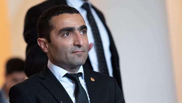Քաղաքացին հրաժարվել է Ռոմանոս Պետրոսյանի դեմ հայցից 