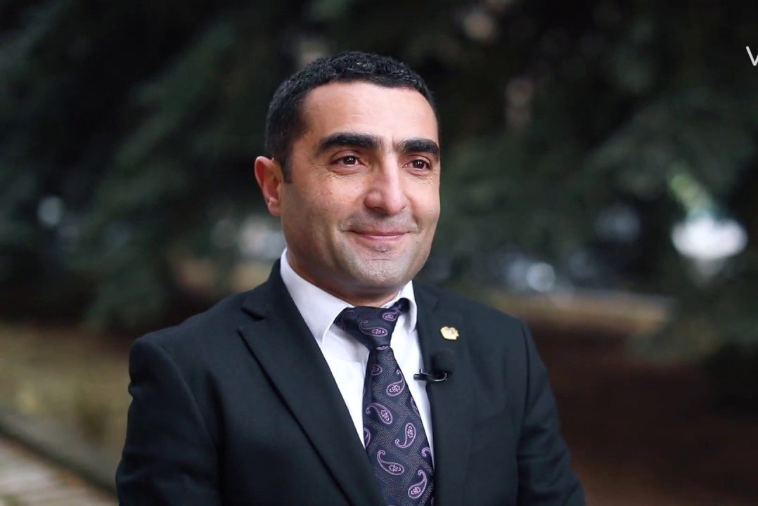 Ով է փոխարինել Ռոմանոս Պետրոսյանին 