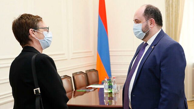 Արայիկ Հարությունյանը հանդիպել է Անն Լույոյին