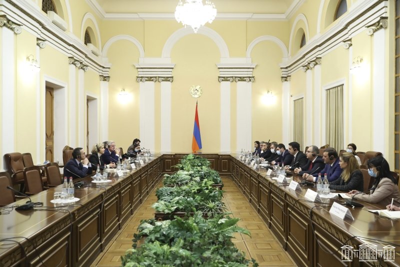 Ալեն Սիմոնյանն ընդունել է Ֆրանսիայի նախագահի թեկնածու Վալերի Պեկրեսին