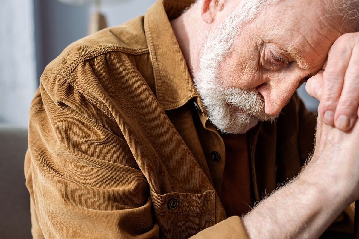 Болезни мужчин после 40. Уйқу. Фото разработки медиков против старения. Взгляд в пустоту у Стариков болеющих Альцгеймером. Уйқу дориси.