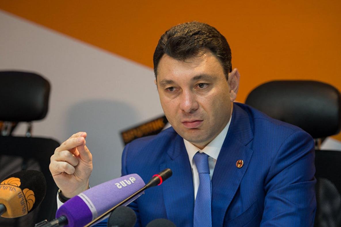 Ազգային առաջնորդն Ալեքսանդր Մյասնիկյանն էր, այլ ոչ թե սա․ Էդուարդ Շարմազանով