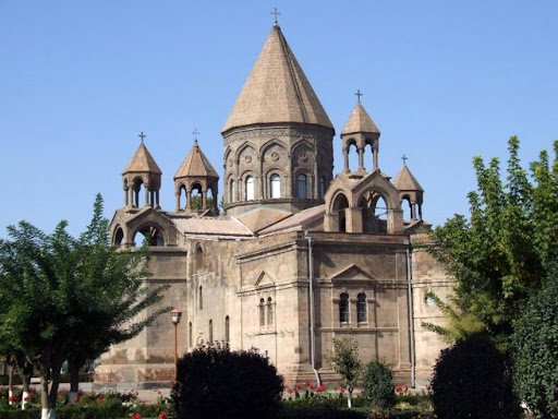 Կարգալույծ է հռչակվել Տ. Ղազար քահանա Պետրոսյանը