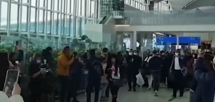Ստամբուլի օդանավակայանում ռուսները բողոքի ակցիա են կազմակերպել