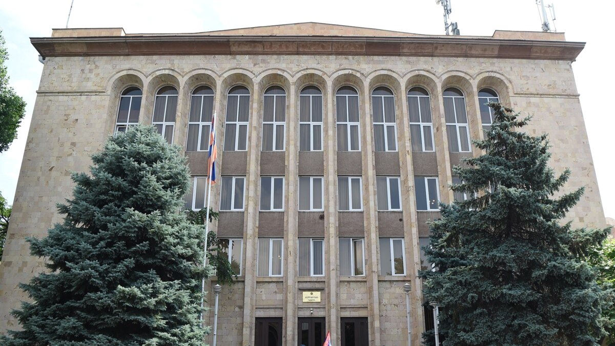 ՍԴ-ն հետաձգել է Ալեն Սիմոնյանի ընտրության վերաբերյալ հարցի քննությունը. Հրապարակ