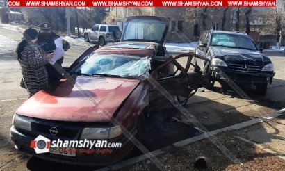 Վանաձորում բախվել են Mercedes-ն ու Opel-ը․ կա 1 զոհ, 1 վիրավոր