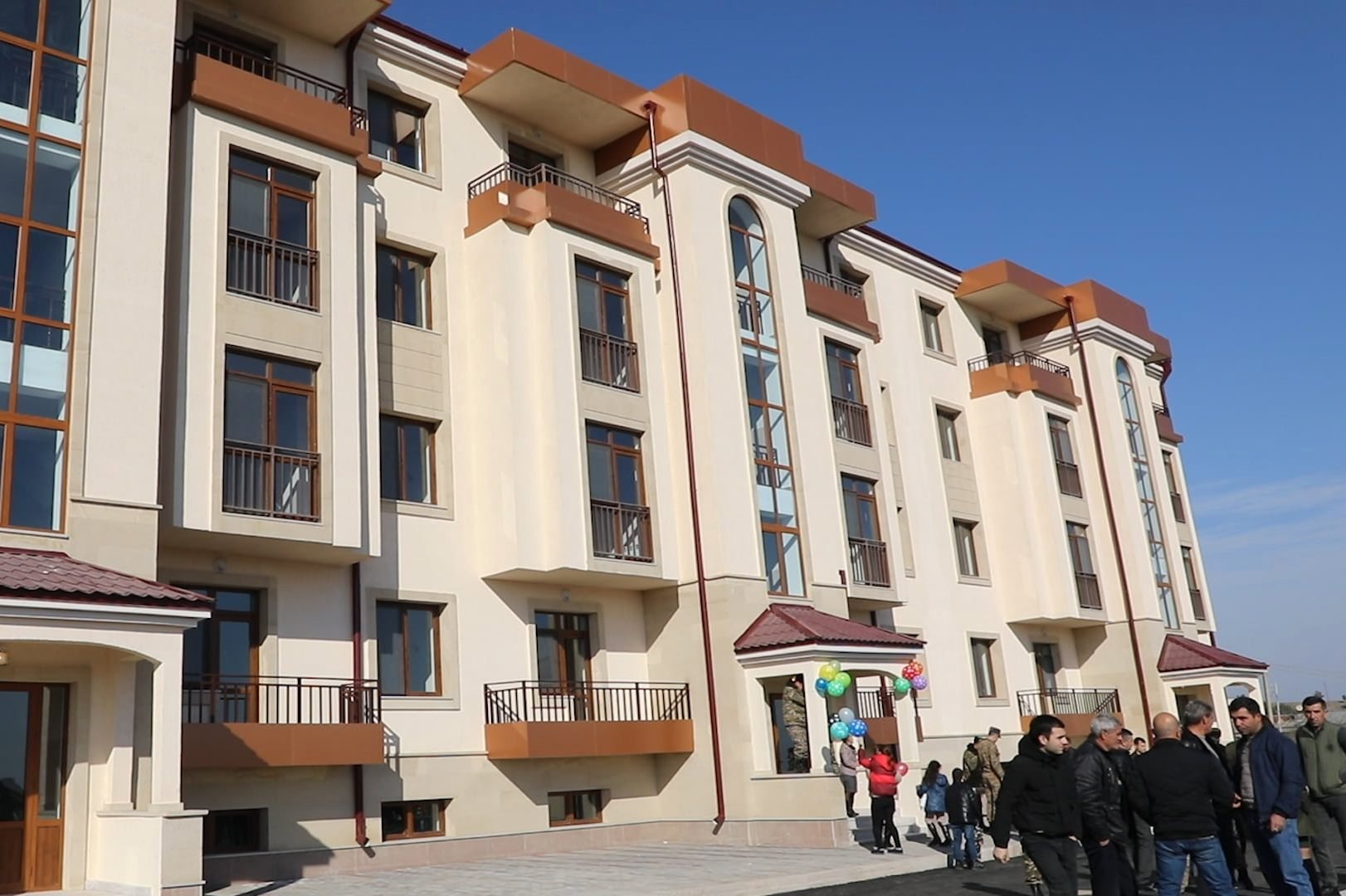 Մարտակերտում զինվորականներին բնակարաններ են հատկացվել