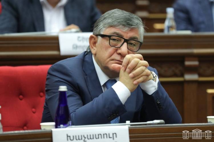 Նախագահի թեկնածուին առաջադրել է ոչ թե Նիկոլ Փաշինյանը, այլ Խաչատուր Սուքիասյանը․ Հրապարակ