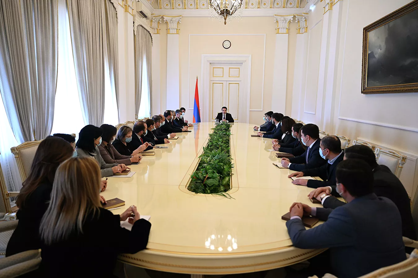Ալեն Սիմոնյանը հանդիպել է նախագահի աշխատակազմի հետ