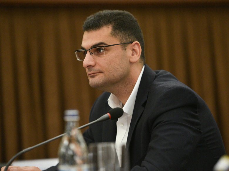 Երևանի քաղաքապետին մեկդ արթնացրեք. Փաստ